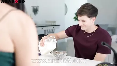 زوجة أبي ترضعني حليبها سكس امهات مترجم xnxx