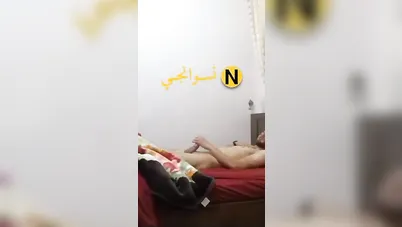 واد فاجر جايب عشيقتو الشقة ويخليها تركب على زبه سكس مصري