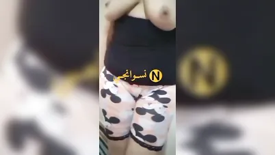 فرسة مهلبية جسمها كيرفي بتصور لعشيقها تفرجه بزازها وطيازها سكس نودز مصري
