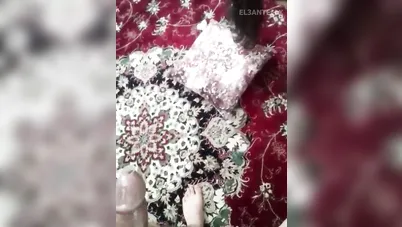 نيك شرموطة على الارض مع نياكها الى بيحاول ينيك طيزها هى متقدرش تكمل معاه و تترعش سكس مصري