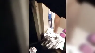 شاب مصري منحرف يتجسس على جارته وهي ملط في الحمام سكس نودز مصري