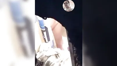 شاب مصري منحرف يتجسس على جارته وهي ملط في الحمام سكس نودز مصري