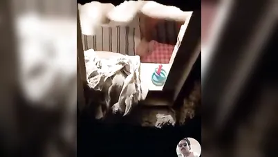 شاب مصري منحرف يتجسس على جارته وهي ملط في الحمام سكس نودز مصري