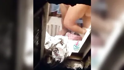 شاب مصري منحرف يتجسس على جارته وهي ملط في الحمام سكس نودز مصري