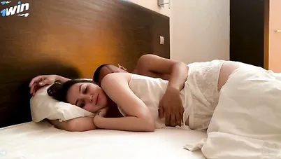 سكس مترجم - جنس بالصدفة بين الأبن وأمه في الفندق سكس امهات xnxx