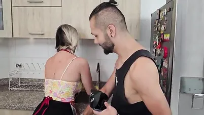 سكس مترجم الخادمة متفانية في العمل xnxx