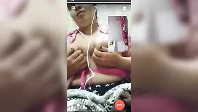 تطلع بزازها في مكالمة فيديو سكس نودز مصري