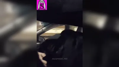 منقبة تمص لزوجها في العربية لحد ما يجيبهم في بوقها سكس مصري xnxx