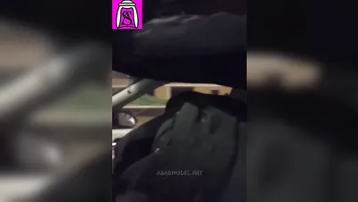 منقبة تمص لزوجها في العربية لحد ما يجيبهم في بوقها سكس مصري xnxx