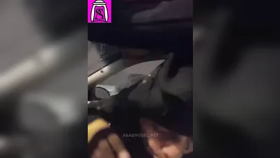 منقبة تمص لزوجها في العربية لحد ما يجيبهم في بوقها سكس مصري xnxx