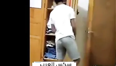 واد مصري يقفش لاخته ويبوسها وهي هايجة اوي سكس محارم مصري xnxx