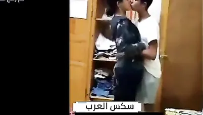 واد مصري يقفش لاخته ويبوسها وهي هايجة اوي سكس محارم مصري xnxx