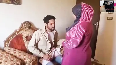 شرموطة خاينة تخون جوزها مع بتاع الأنابيب سكس مصري xnxx