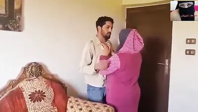 شرموطة خاينة تخون جوزها مع بتاع الأنابيب سكس مصري xnxx