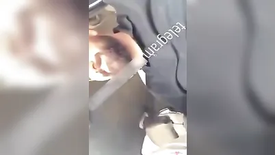 تمص زب خطيبها في السيارة ويجيبهم بسرعة سكس مصري