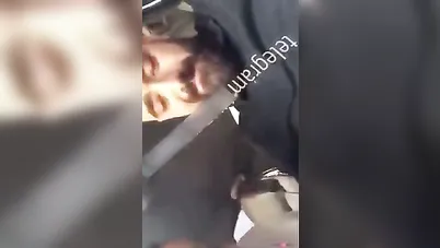 تمص زب خطيبها في السيارة ويجيبهم بسرعة سكس مصري