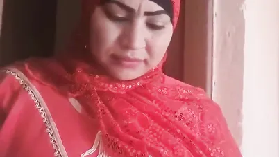 جوزها يمشي عالشغل وتجيب عشيقها الشقة سكس مصري