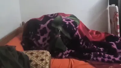 جوزها يمشي عالشغل وتجيب عشيقها الشقة سكس مصري