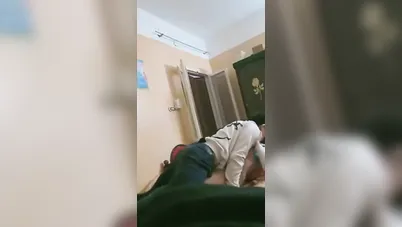 هيجان يزنق بنت خالته فاوضته وعايز ينيكها بالعافية سكس مصري xnxx