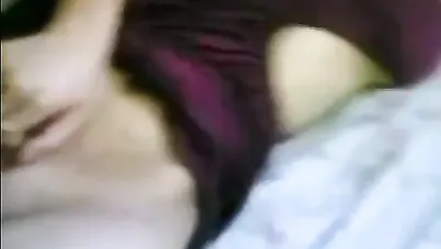 رقص بلدي وبوس وتقفيش نار قبل ما ينيكها ويفشخها سكس مصري xnxx