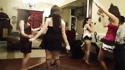 رقص بنات مصريات في بيت دعارة سكس مصري