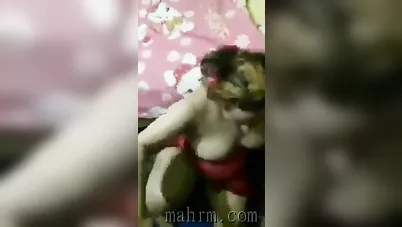 ديوث يصور مراته وهي بتمص زبه وزب صاحبه سكس مصري xnxx