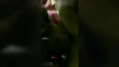 ديوث يصور مراته وهي بتمص زبه وزب صاحبه سكس مصري xnxx