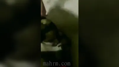 ديوث يصور مراته وهي بتمص زبه وزب صاحبه سكس مصري xnxx