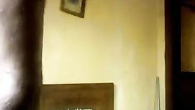 سكس مصري جايب شرموطة الشقة يفشخها نيك xnxx