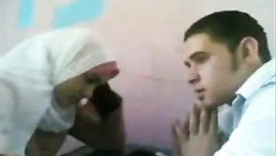 بنت محجبة في الجامعة تصور فيلم سكس مع صاحبها سكس مصري