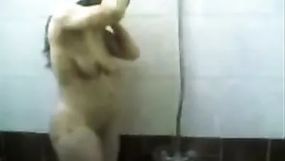 بنت محجبة في الجامعة تصور فيلم سكس مع صاحبها سكس مصري