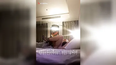 هايج يلحس باط مراته ويركبها بكل هيجان سكس مصري xxx