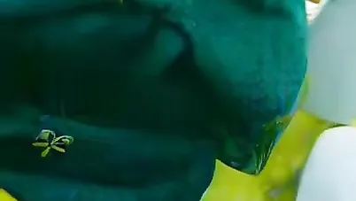 لبوة محجبة تتناك من المدير سكس مصري