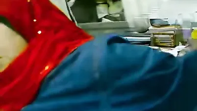 لبوة محجبة تتناك من المدير سكس مصري