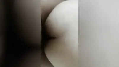 ينيكها جامد ويقولها وطي صوتك يا بت سكس مصري