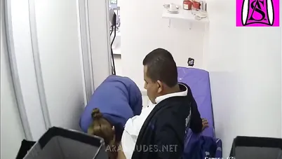 فضيحة الدكتورة مها مع المريض في العيادة سكس مصري xnxx