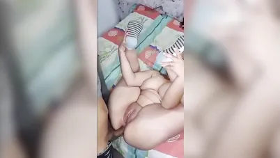 مصرية ترفع رجلها وتاخد زب كبير في طيزها سكس مصري