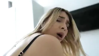 سكس مترجم الأم تمسك ابنها يشاهد سكس وتساعده سكس امهات - xnxx mom