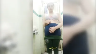 شرموطة تدخل الحمام وتعرض جسمها لحبيبها الهيجان سكس نودز مصري
