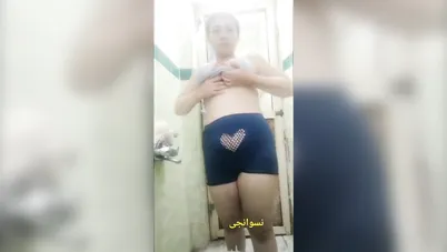 شرموطة تدخل الحمام وتعرض جسمها لحبيبها الهيجان سكس نودز مصري