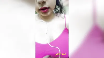 سعاد الشرموطة فيديو كول مع حبيبها توريله بزازها سكس مصري xnxx