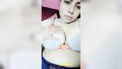 مزة كيرفي فاجرة اوي تلعب في كسها وبزازها الكبيرة سكس نودز مصري