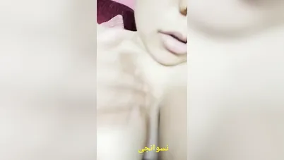 مزة كيرفي فاجرة اوي تلعب في كسها وبزازها الكبيرة سكس نودز مصري