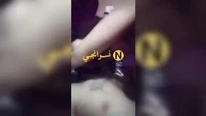 واد فاجر زانق صاحبته على السرير يفشخها ويجيبهم على وشها سكس مصري xnxx