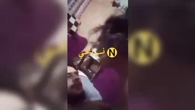 واد فاجر زانق صاحبته على السرير يفشخها ويجيبهم على وشها سكس مصري xnxx