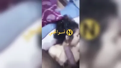 واد فاجر زانق صاحبته على السرير يفشخها ويجيبهم على وشها سكس مصري xnxx