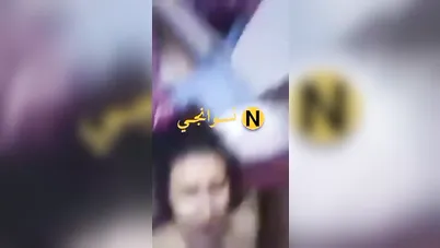 واد فاجر زانق صاحبته على السرير يفشخها ويجيبهم على وشها سكس مصري xnxx