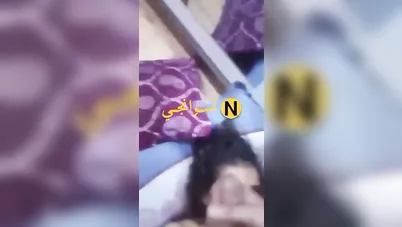 واد فاجر زانق صاحبته على السرير يفشخها ويجيبهم على وشها سكس مصري xnxx