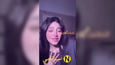 بنت تيكتوكر جميلة اوي تتصور ملط لصاحبها سكس نودز مصري
