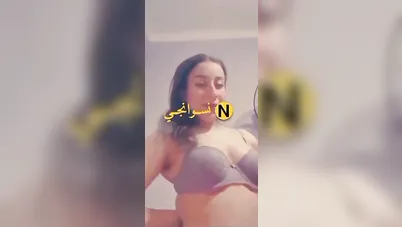 فرسة جميلة اوي بتصور لحبيبها تفرجو على جمال بزازها الواقفة سكس نودز مصري